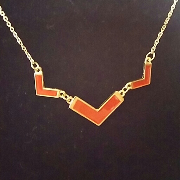 Arrow red enamel necklace gold tone 19 in - Picture 2 of 4